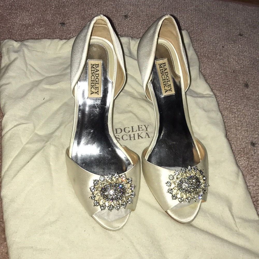 Badgley Mischka Lacie White Satin